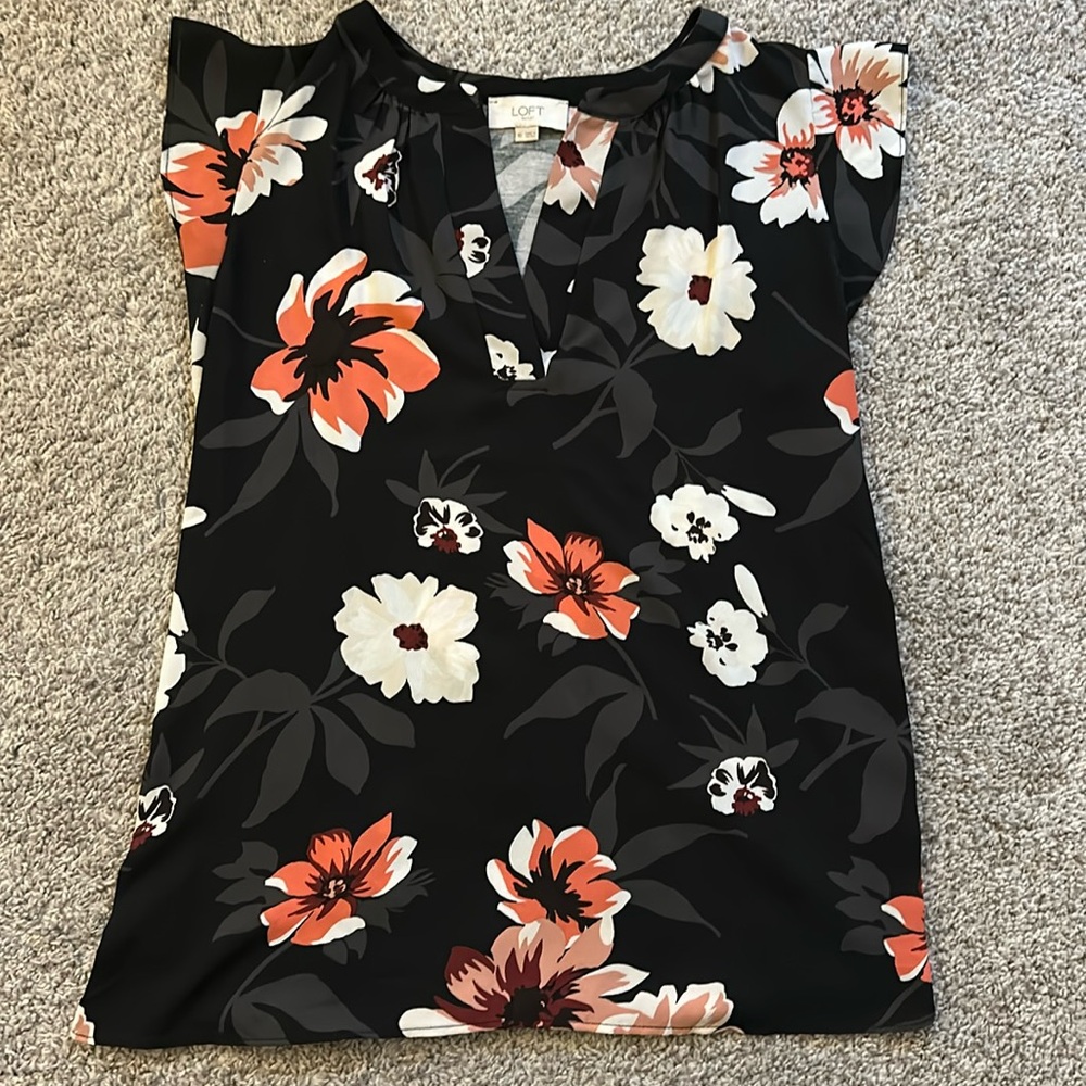 LOFT Black and Floral Cap Sleeve V Neck Blouse XS